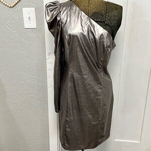 LOVERS + FRIENDS SILVER ONE SHOULDER LONG SLEEVE LARGE